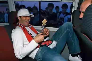 Гагарин, шайбу!