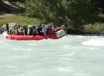 Шлагбаум на реке