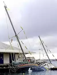Подорвано судно "Гринпис" Rainbow Warrior