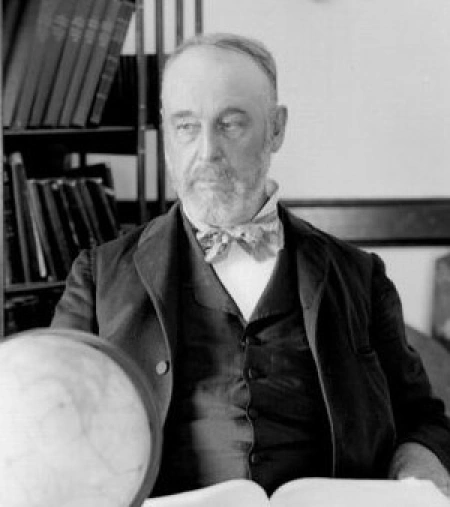 Асаф Холл увидел первый спутник Марса