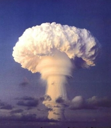 На Хиросиму сброшена атомная бомба