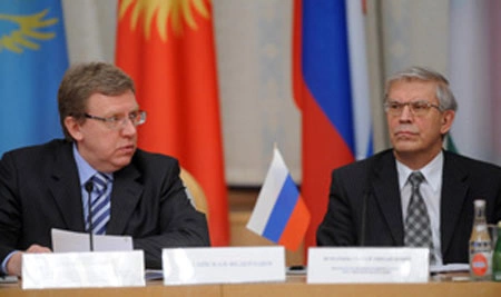 Тенге зарезервируют вместо доллара