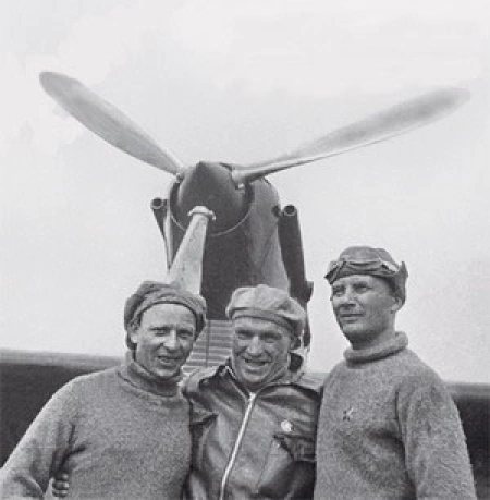 Первый беспосадочный перелет Москва — Северный полюс — США